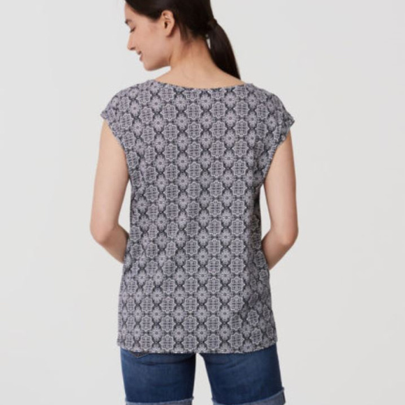 ANN TAYLOR LOFT MOSAIC LACE FRENCH NAVY TOP SMALL - Picture 2 of 3